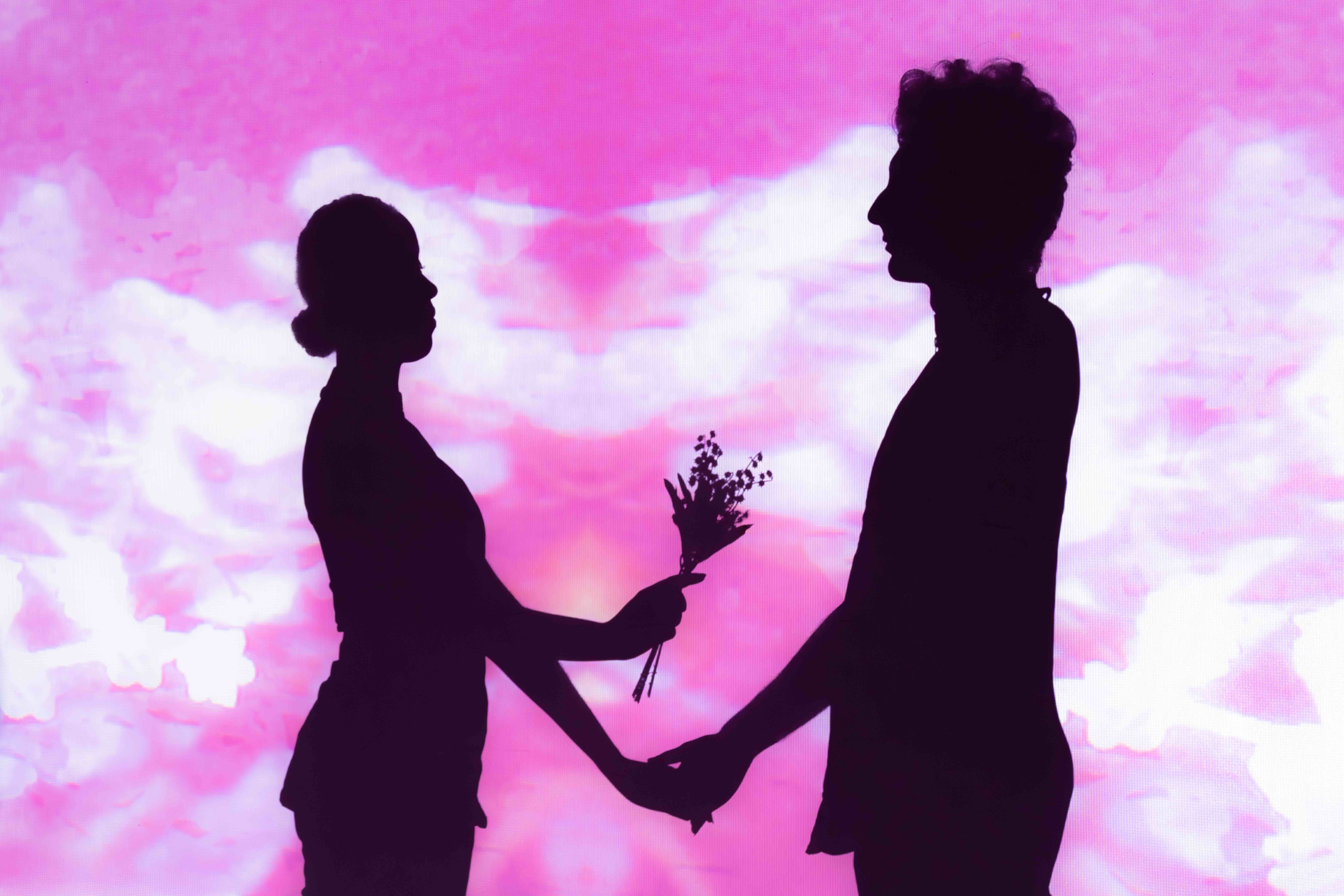  Cassandra Umaña as O-90 and Aaron Greenberg as D-503 